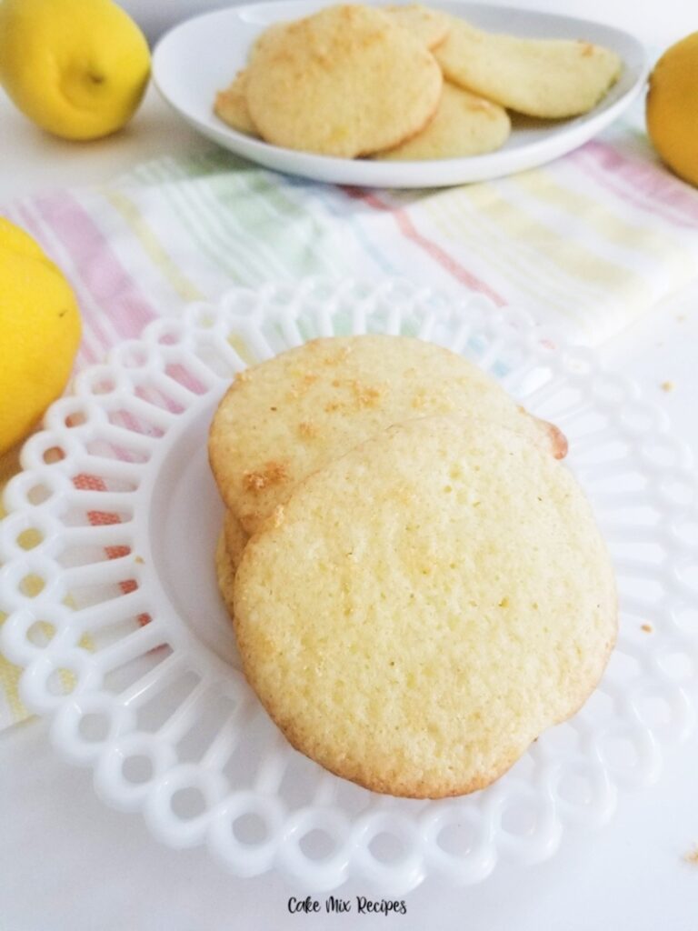 A top down look at some finished lemon cake mix cookies.