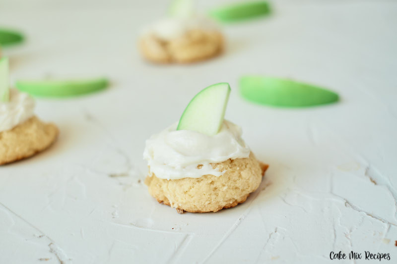 Another look at the finished apple pie cookies garnished with thin slices of green apple. 