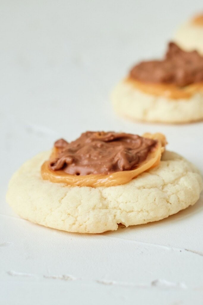 A close up of the easy twix cookie bar.