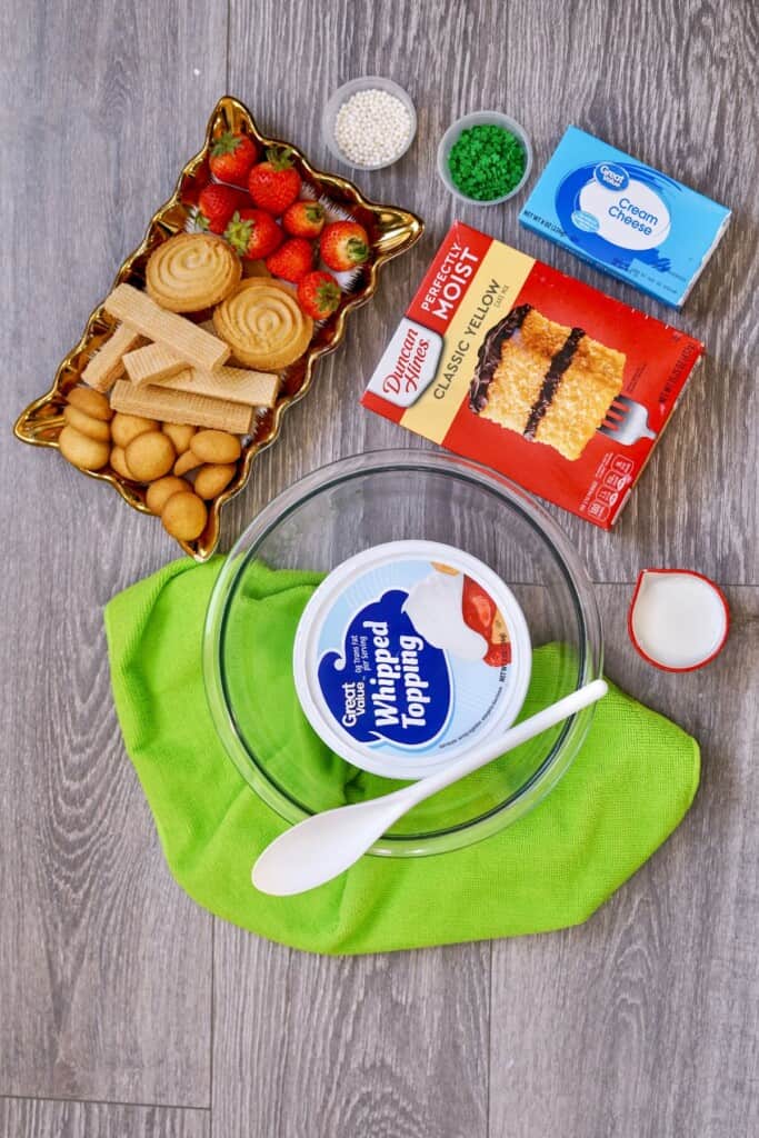 The mix, the ingredients and the dippers.