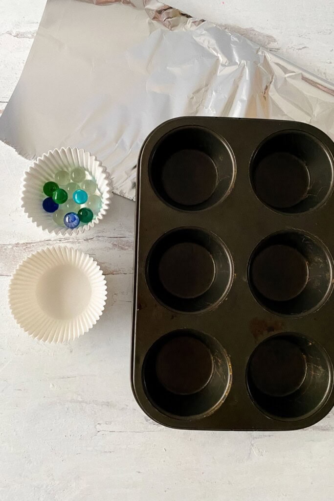 Simple ingredient picture with a baking pan.