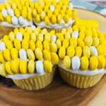 Adorable corn on the cobb cupcakes.