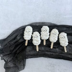 Adorable mummy cakesicles with candy eyes