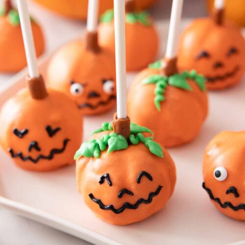 Adorable jack o lantern pumpkin cake pops