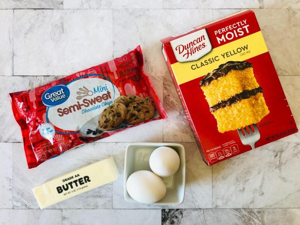 ingredients needed to make chocolate chip cookie bars with cake mix