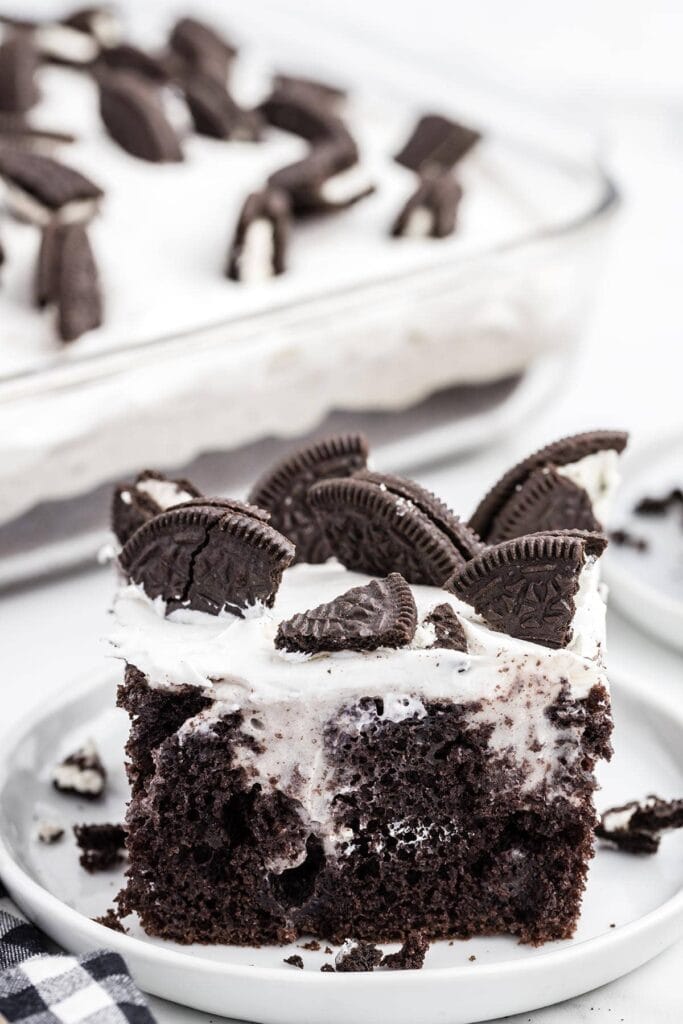 A close up on the oreo cookie poke cake