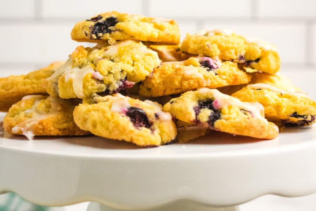 A cake platter topped with the bite size treats.