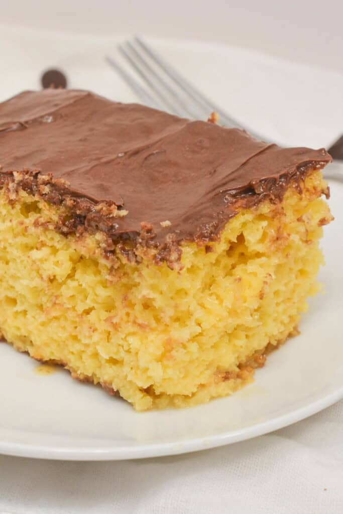 A close up of the boston cream cake square.
