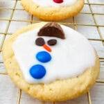 Adorable hoilday desserts.