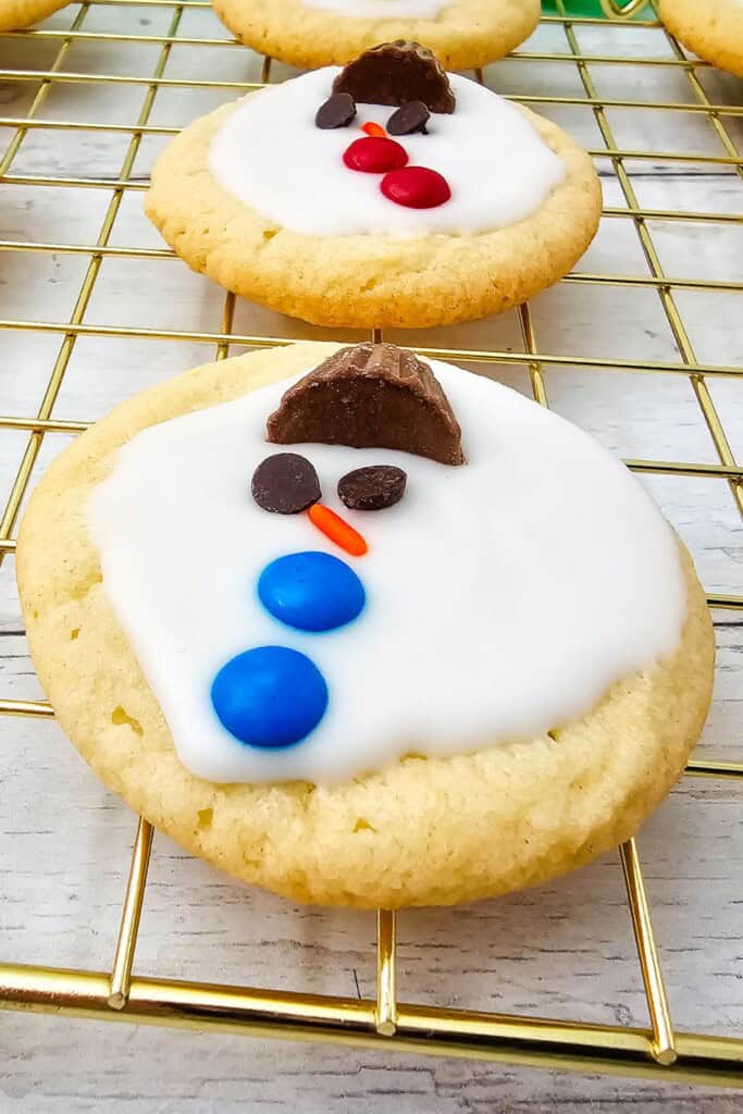 Adorable hoilday desserts.