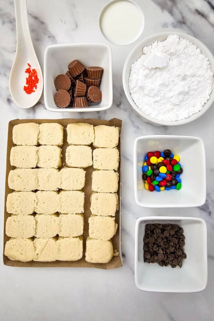 The ingredients all laid out on a  table.